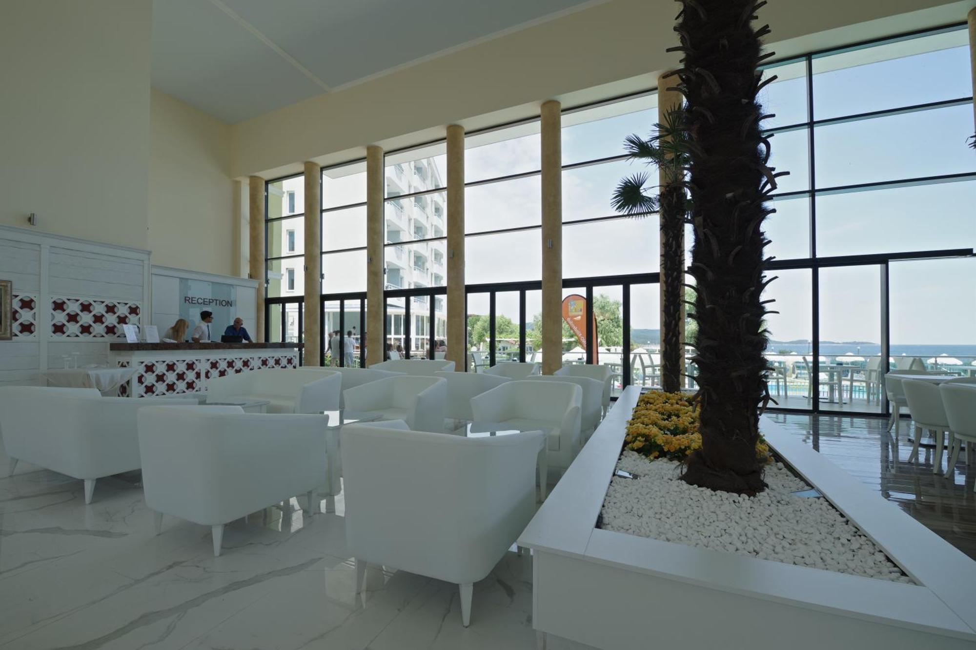 Hotel Perla Beach Club Приморсько Екстер'єр фото