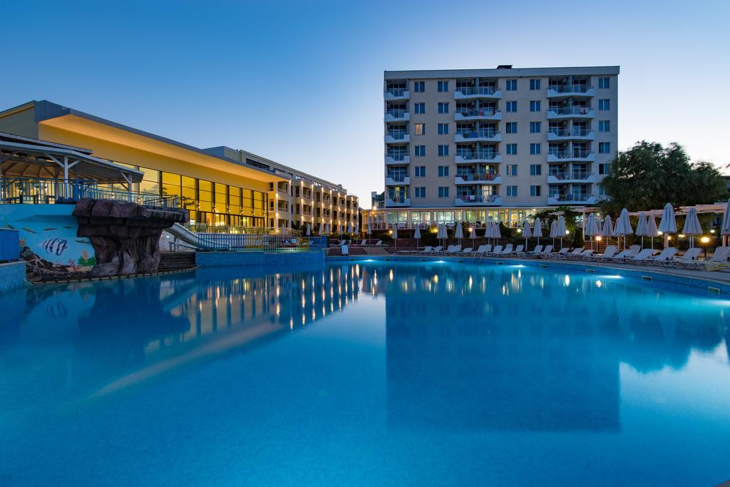 Hotel Perla Beach Club Приморсько Екстер'єр фото