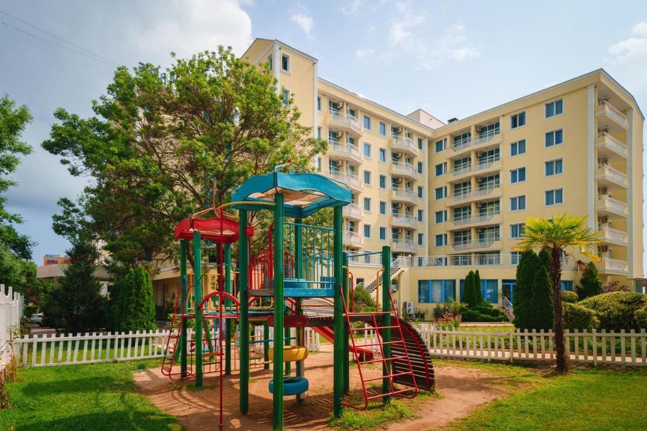 Hotel Perla Beach Club Приморсько Екстер'єр фото