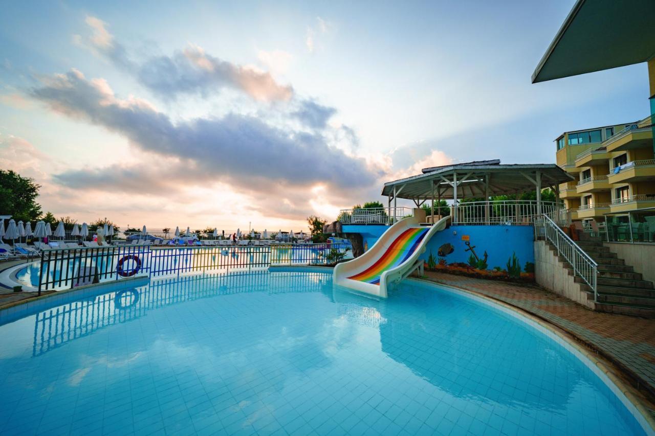 Hotel Perla Beach Club Приморсько Екстер'єр фото