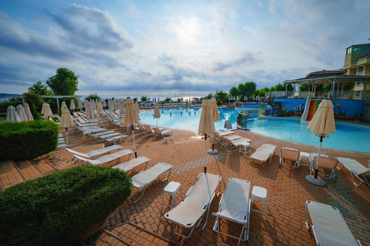 Hotel Perla Beach Club Приморсько Екстер'єр фото