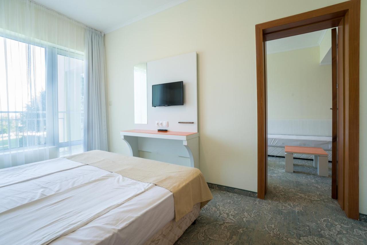 Hotel Perla Beach Club Приморсько Екстер'єр фото